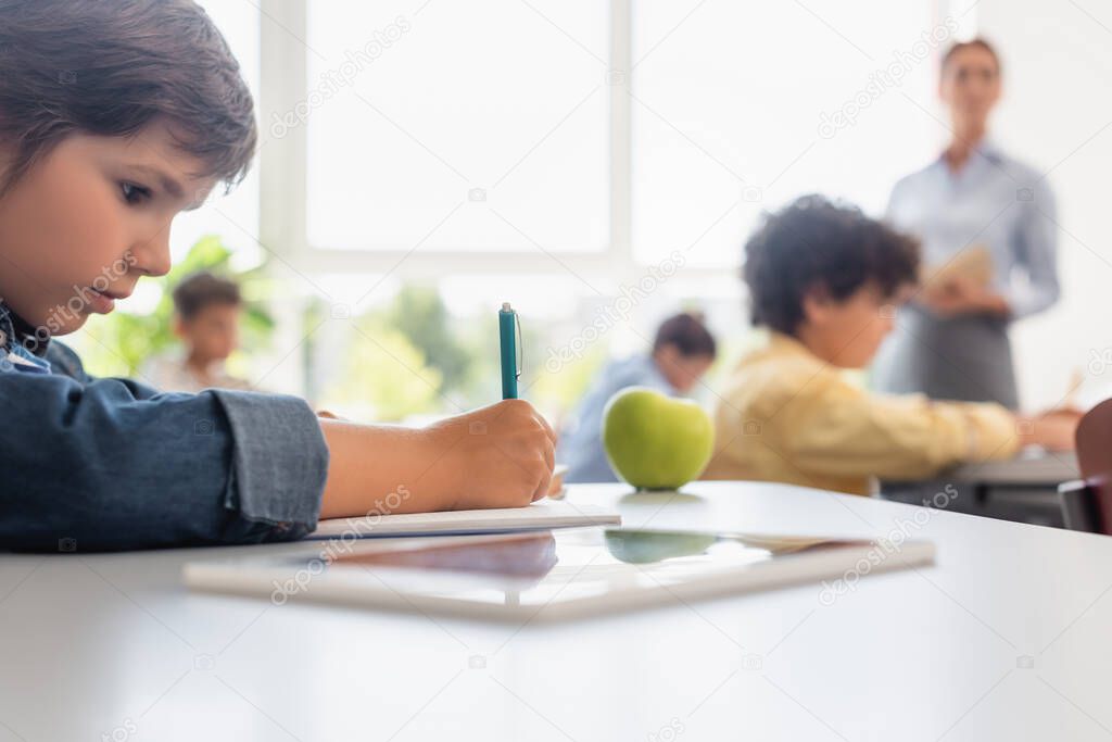 Nutrition educator teaching a small group
